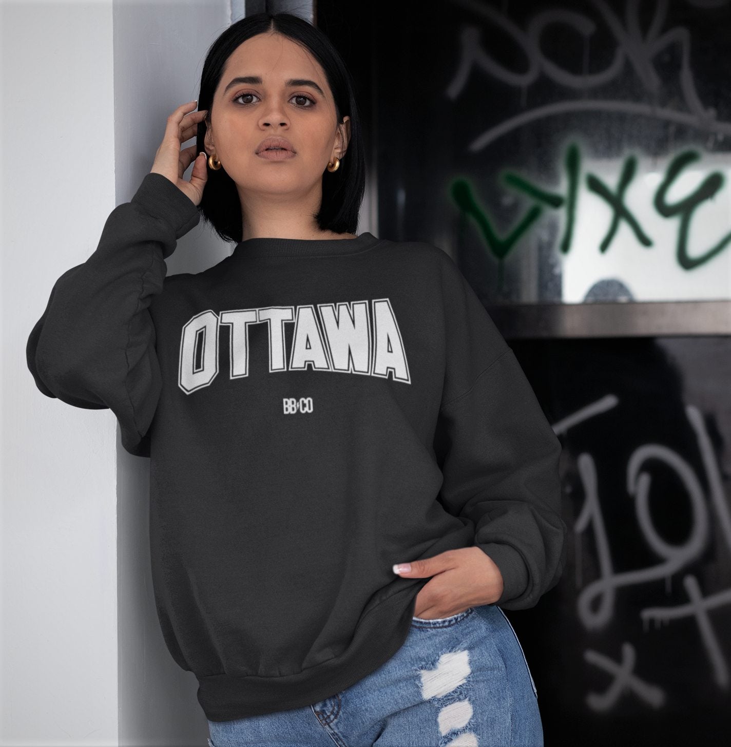 V clearance notch sweatshirt